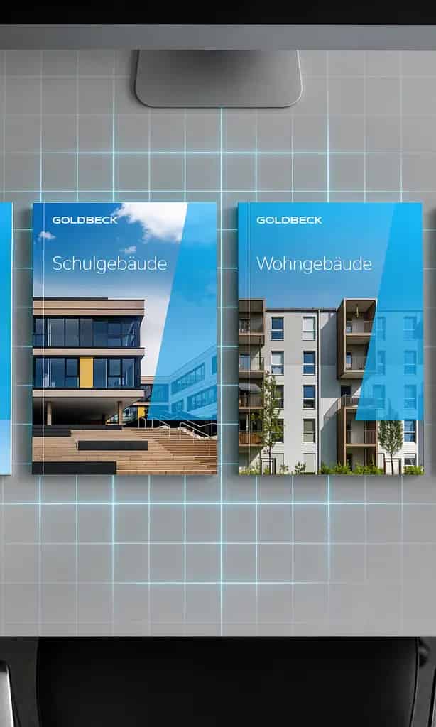 Vier Architektur-Broschüren von Goldbeck auf einem Schreibtisch: Portfolio, Schulgebäude, Wohngebäude und Parkhäuser.